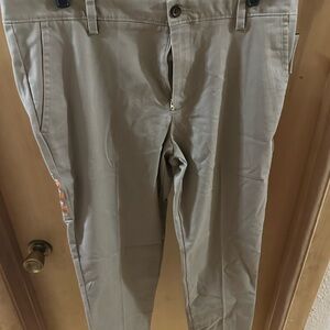 Dockers Men's Khaki Chinos